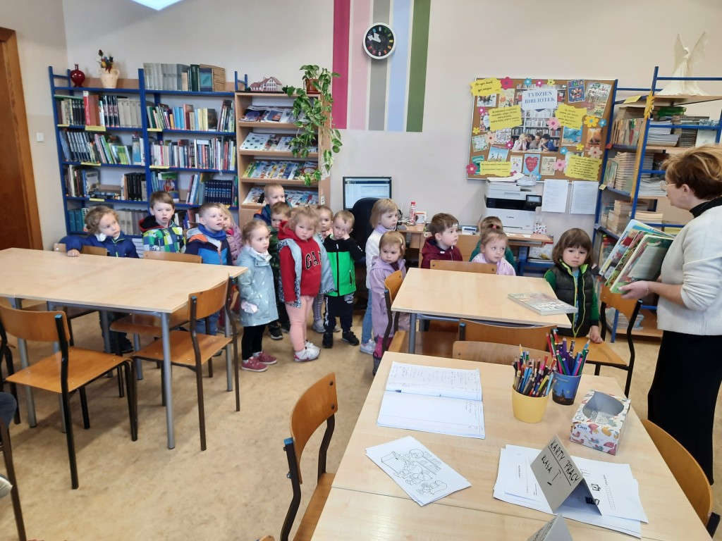 "MALUSZKI" W BIBLIOTECE W SP NR 6 - Zespół Szkolno-Przedszkolny Nr 9 W ...