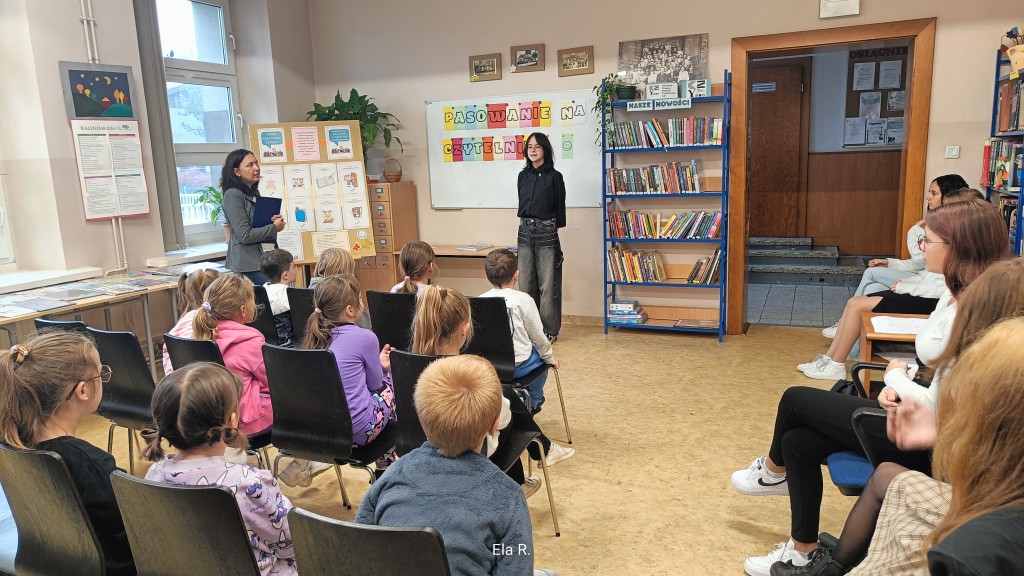 Pasowanie klas pierwszych na czytelnika biblioteki